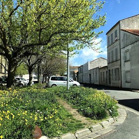 T2 meublé pour curistes, vacanciers et stagiaires Rochefort-sur-Mer Extérieur photo
