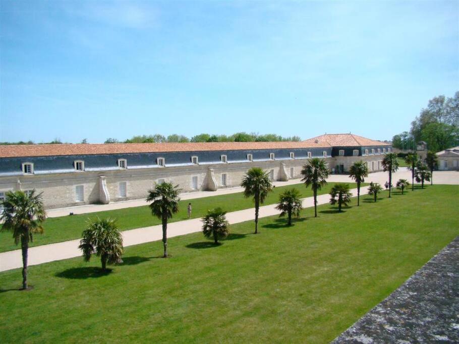 T2 meublé pour curistes, vacanciers et stagiaires Rochefort-sur-Mer Extérieur photo
